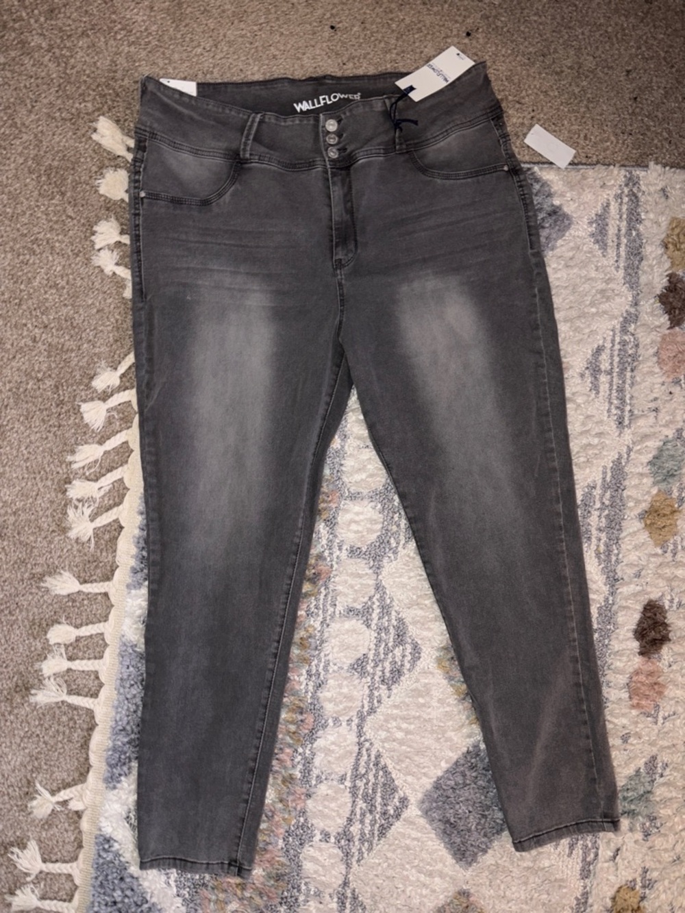 Wallflower Women's Grey Washed High-Rise Skinny Jeans